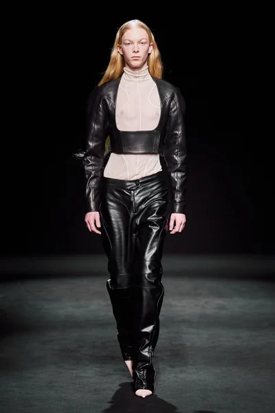 Look 19